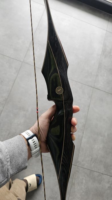 Łuk White Feather Garuda 64" 35lb Carbon