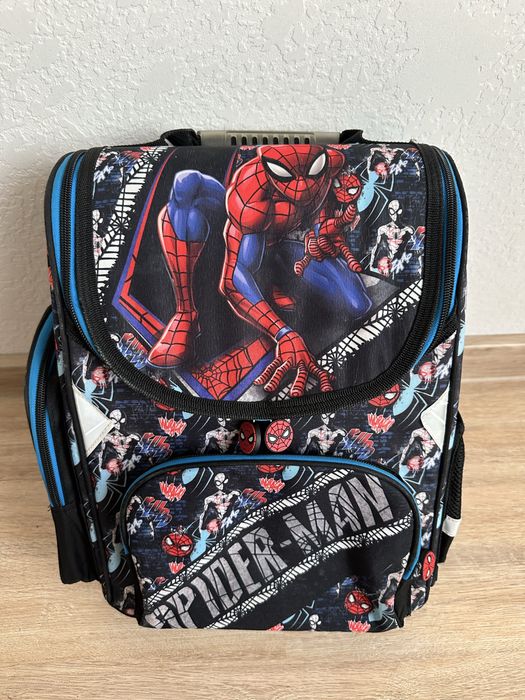 Портфелі рюкзак ранець в школу