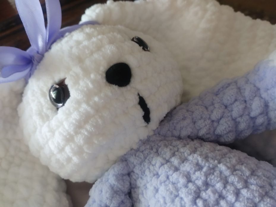 В'язаний зайчик .