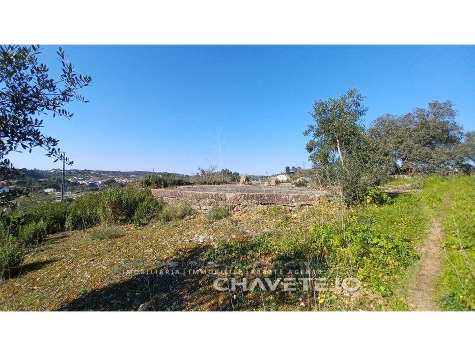 Terreno com projeto aprovado e licença de construção.