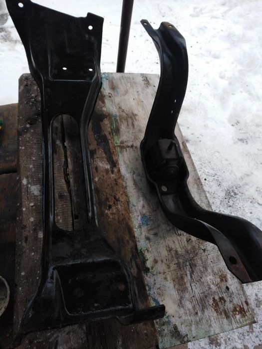 Траверса двигателя, крепление коробки мерседес т1 207-410.Цена 500 грн