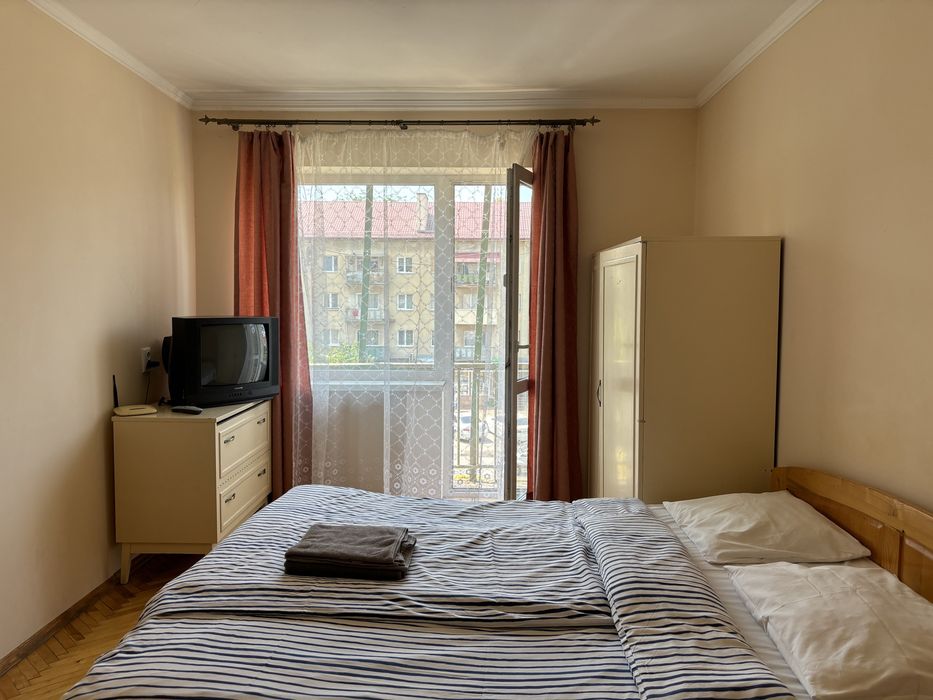 Однокімнатна квартира подобово біля собору