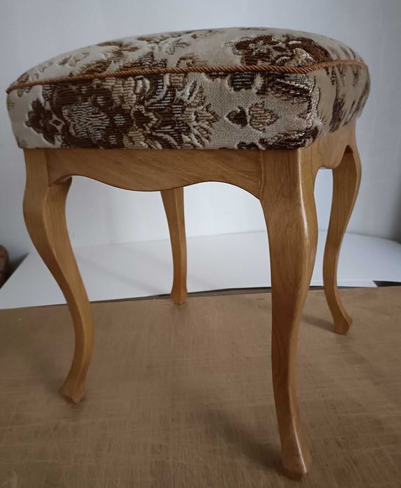 Taboret, pufa Ludwikowska