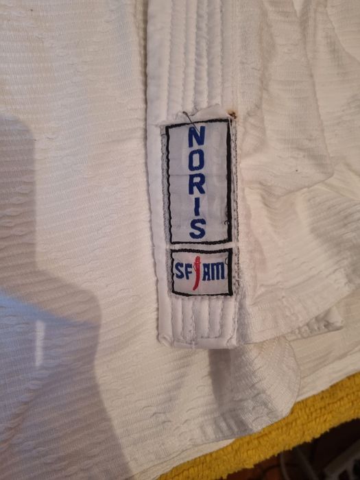 Casacos Karate em bom estado