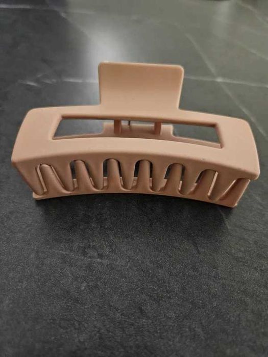 Spinka do włosów beżowa brązowa Shein