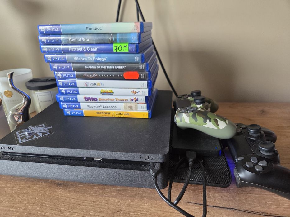 Konsola ps4 slim