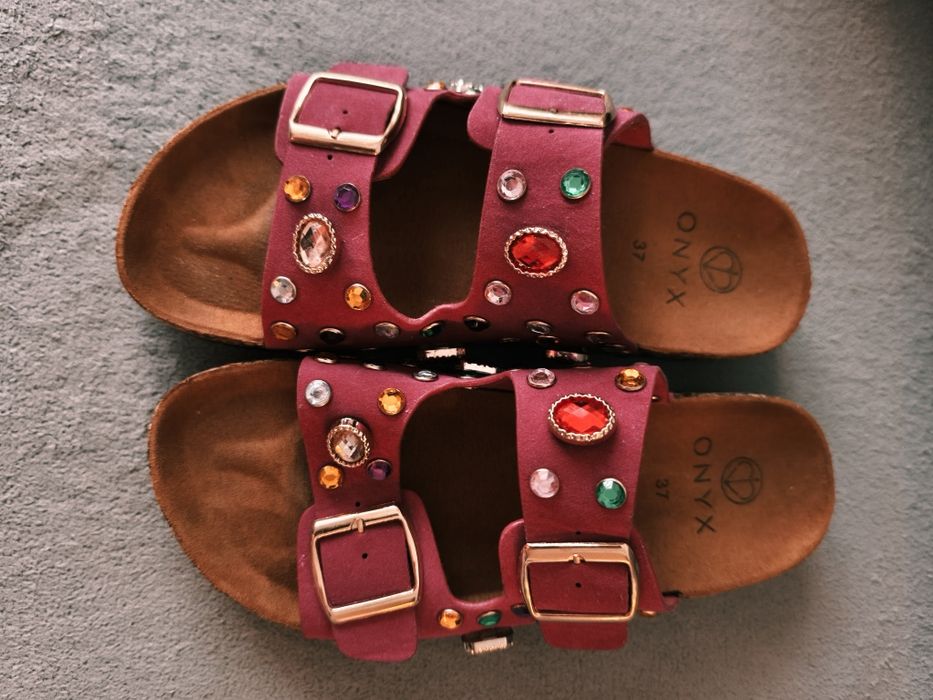 Klapki z kryształkami