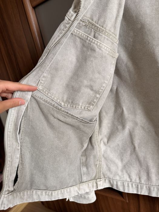 джинсовка Zara світлого кольору