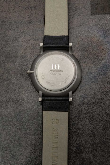 Наручний годинник Danish Design (титановий корпус, шкіряний ремінець)