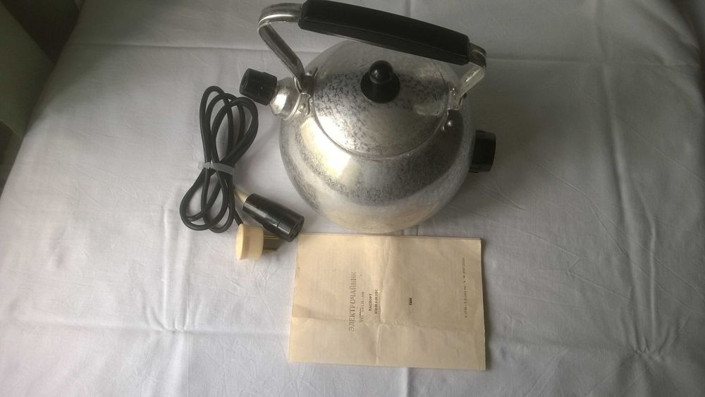 Електричний чайник із свистком