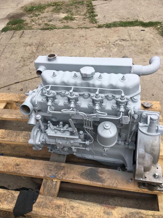 Łódź Motorowa z silnikiem i przyczepą.