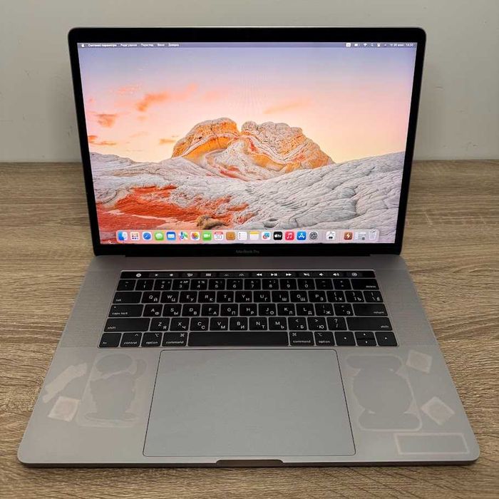 MacBook Pro 15" 2018 i7/16Gb DDR4/SSD 256Gb/Radeon 4Gb (код: M0825)