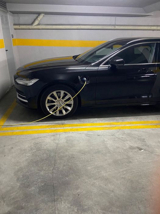 Volvo V90 2.0 T8 Momentum AWD Geartronic