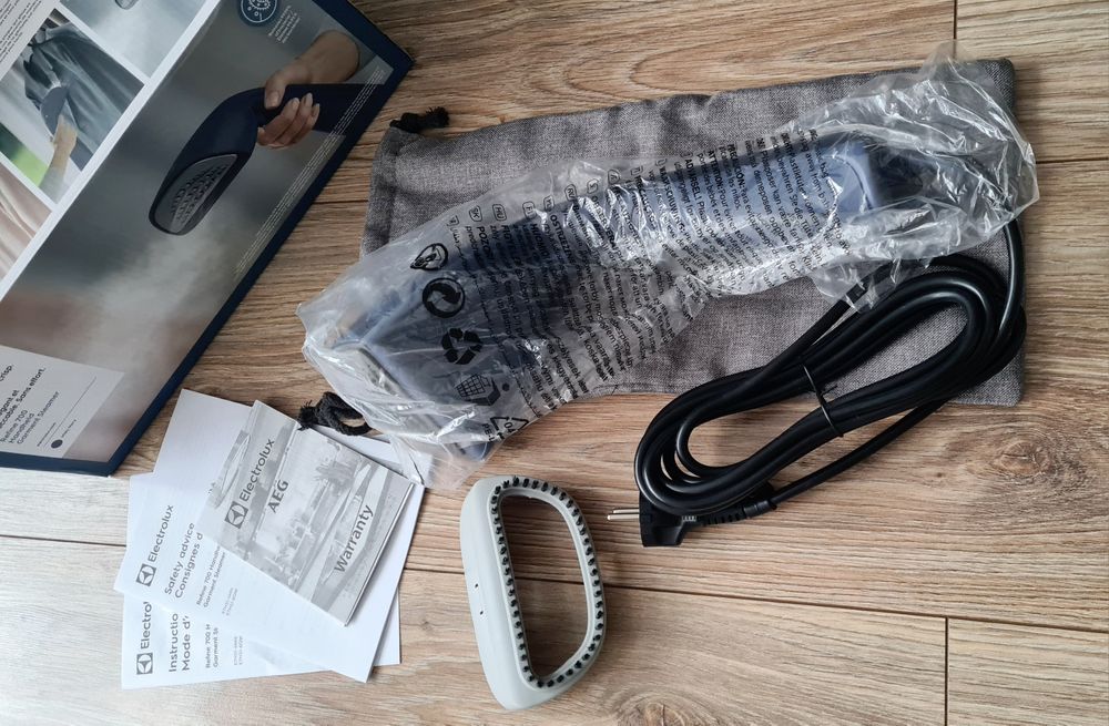 NOWA Parownica do ubrań Electrolux Refine 700