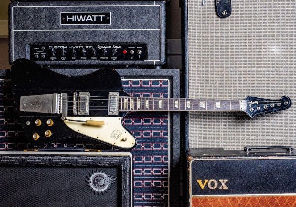 Lekcje gry na gitarze i ukulele.