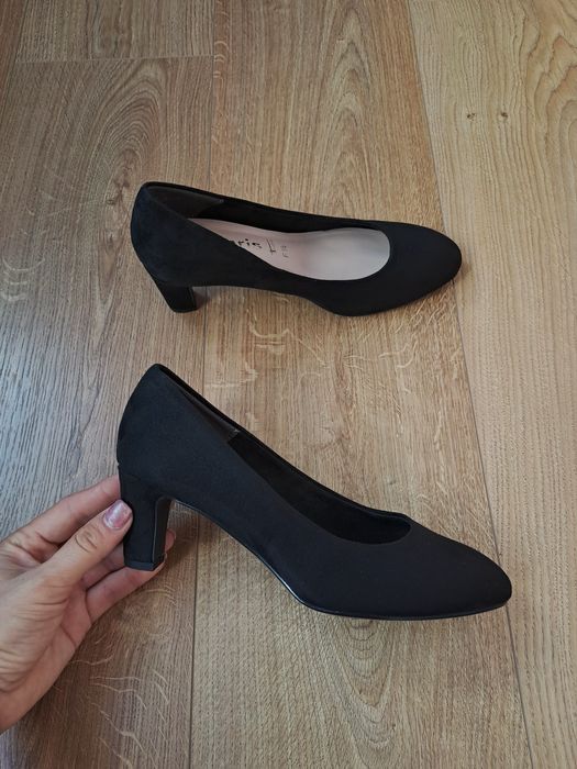 Женские чёрные туфли лодочки на не высоком каблуке