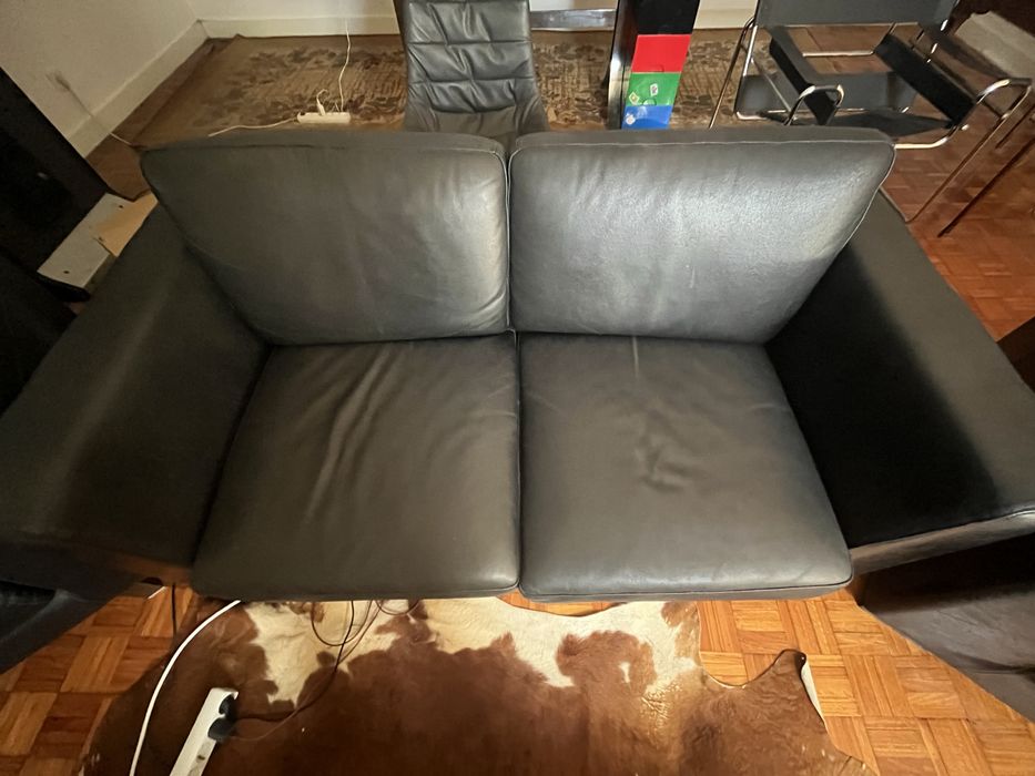 Conjunto 2 sofas em pele preta