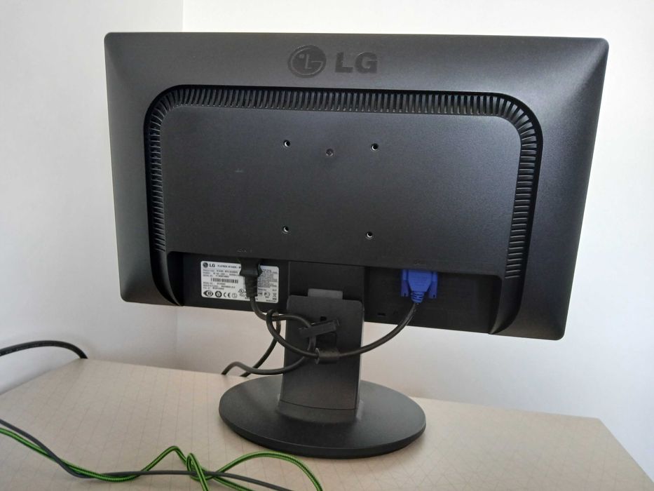 Монітор 19 дюймів LG W1946 у доброму стані, домашній
