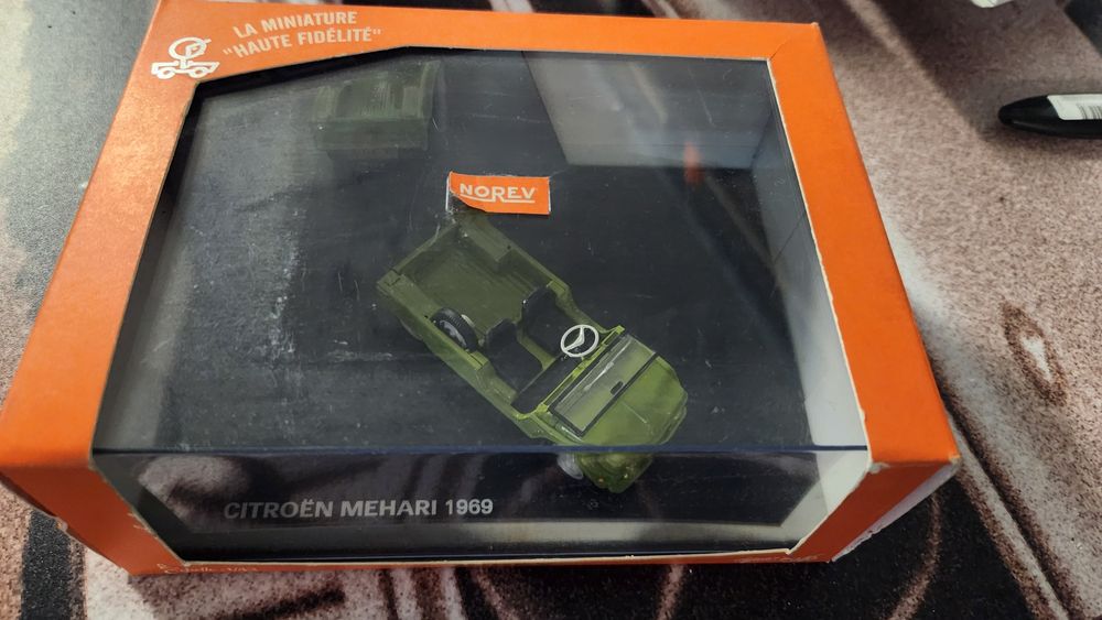 Vendo Citroen Mehari miniatura