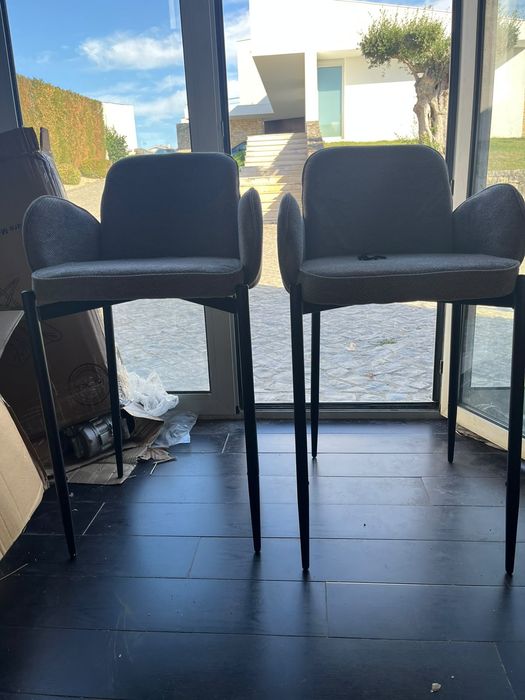 conjunto de 2 cadeiras altas modernas estofadas com braços – cinzento e preto