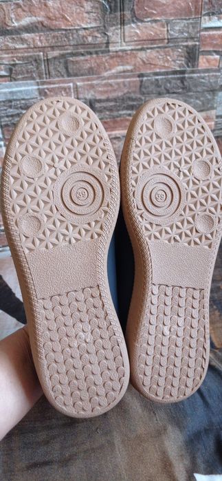 Buty sportowe 39-25 cm