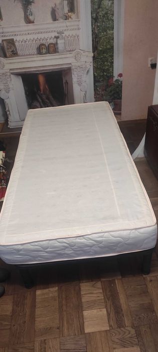 Ліжко одномісне.