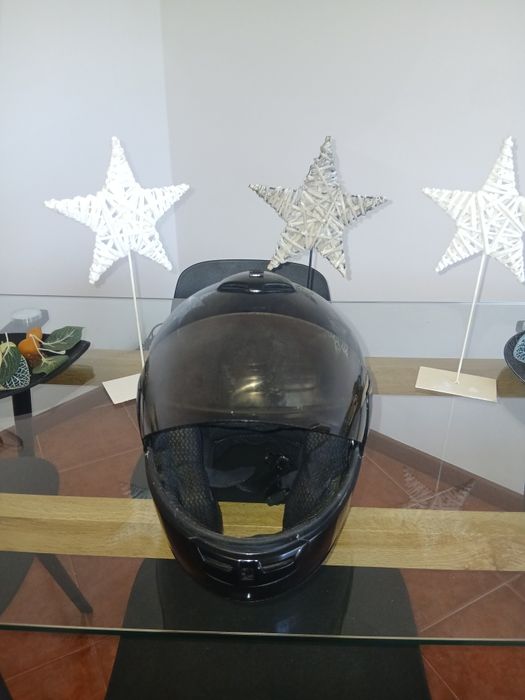 Capacete, usado de segunda mão,  cor preto