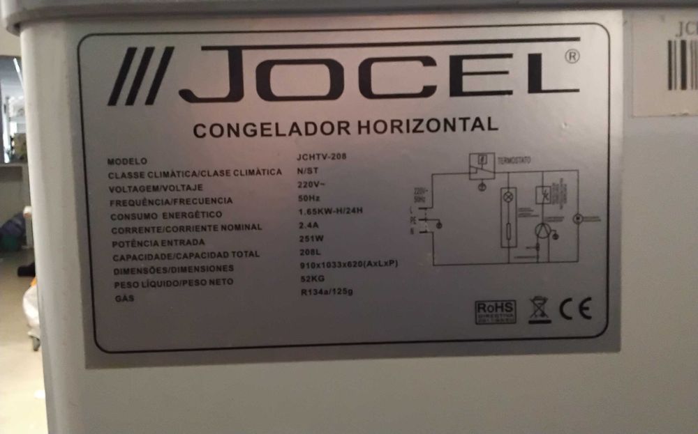 Vendo arca horizontal com montra em boas condições