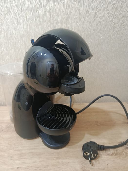 Кавоварка капсул ьна Dolce Gusto  (Nesskafe )
 Gusto  (Nesskafe )