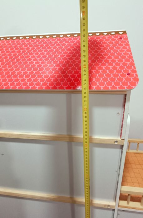 Casinha de brincar com mobiliário