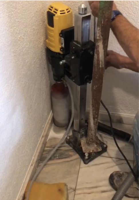 Abertura de carotes até 80 cm perfundidade