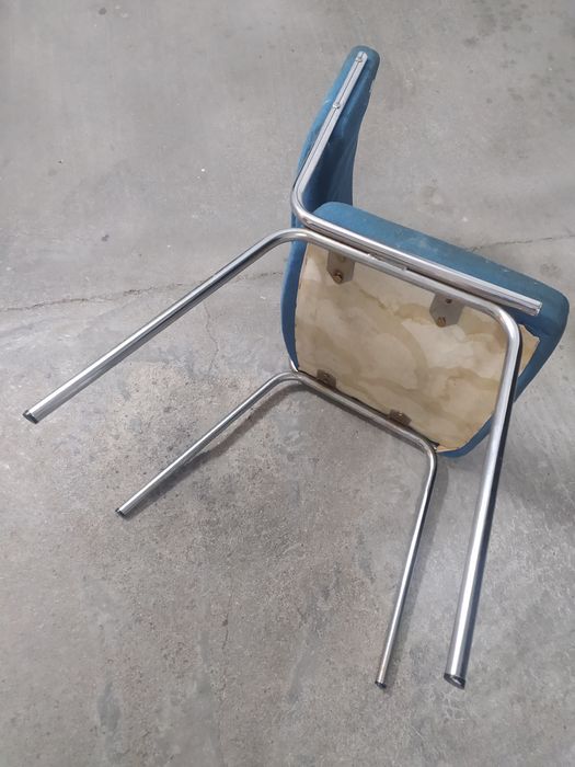 Cadeira estável com tinta