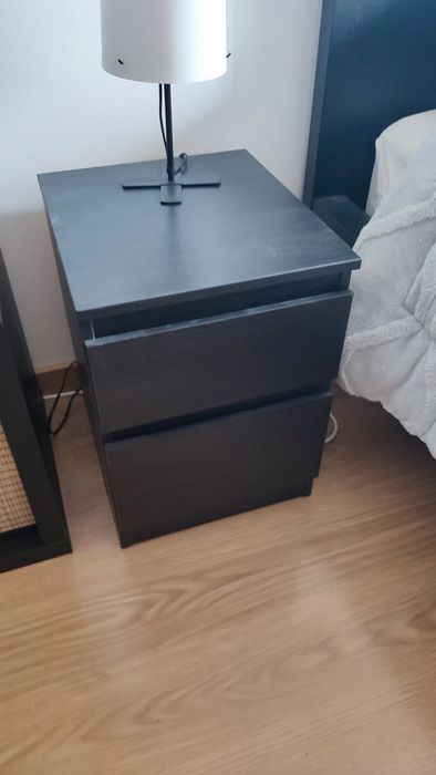 Cama casal MALM com 2 mesas de cabeceira