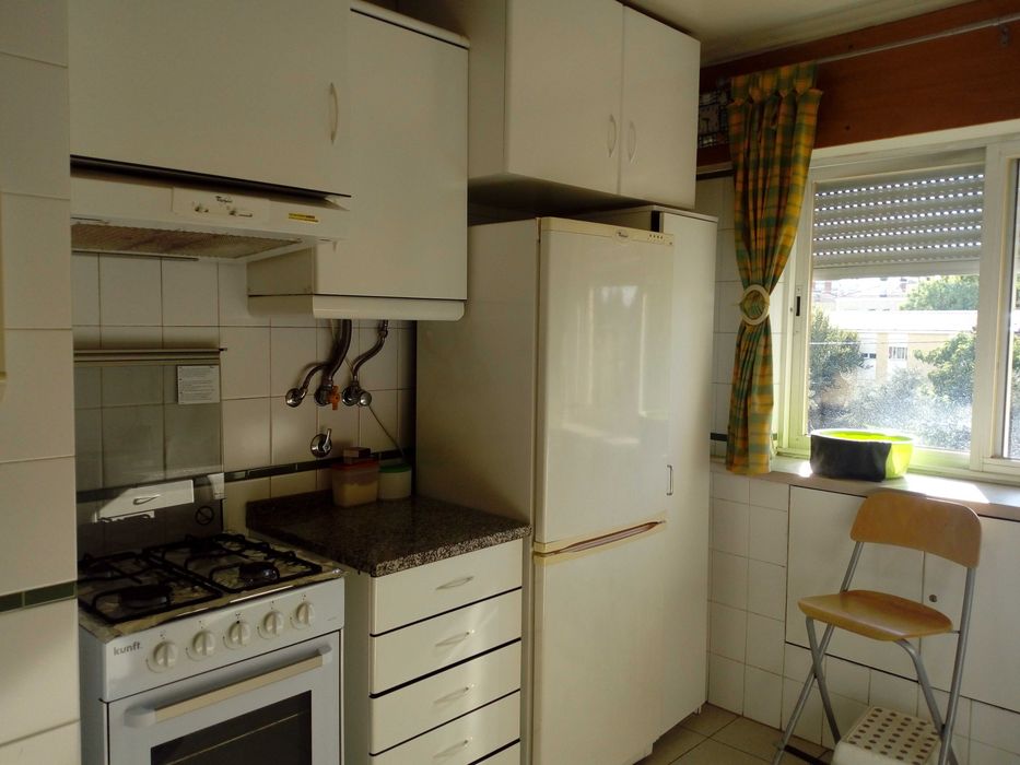 Quarto Lisboa estudantes sexo femino Lumiar linha amarela do metro Cidade Universitária