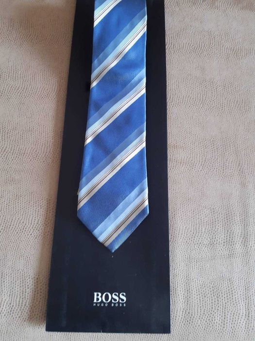 Мужской галстук  Hugo Boss.