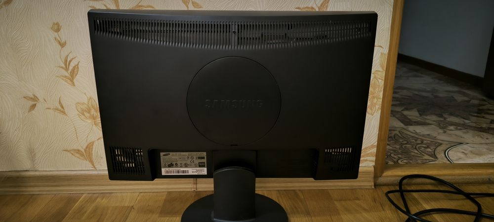 Монитор Samsung SyncMaster 2243NW