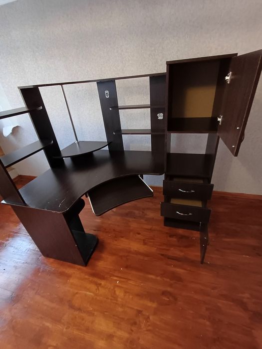 Комп'ютерний стіл. В хорошому стані. Вживаний, БУ