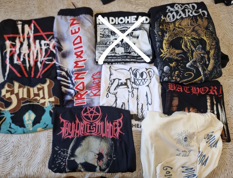 Мерч, багато мерчу, дуууже багато мерчу