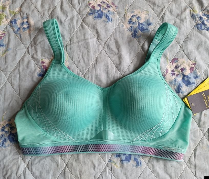 Спортивный бюстгальтер Triumph Triaction Cardio Cloud P EX.