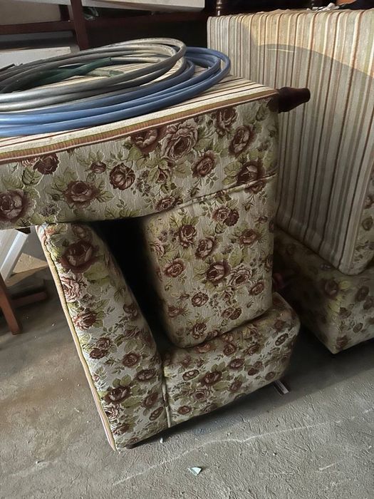 Продам діван, ресторан, кафе