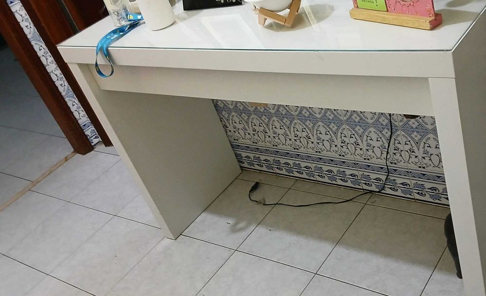 Móvel aparador cor branco