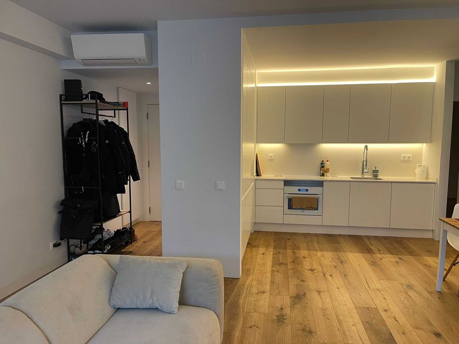 Arrenda T2 com 2 lug de garagem e arrecadação