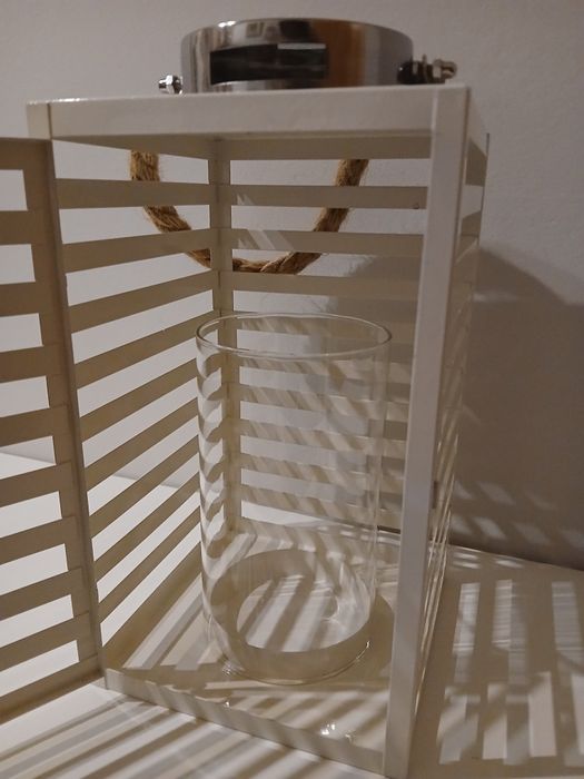 Lanterna metálica branca