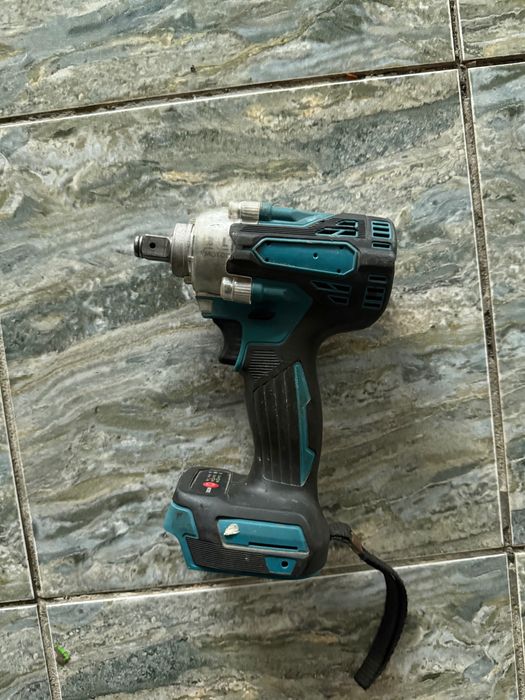 Акумуляторний гайковерт DTW301