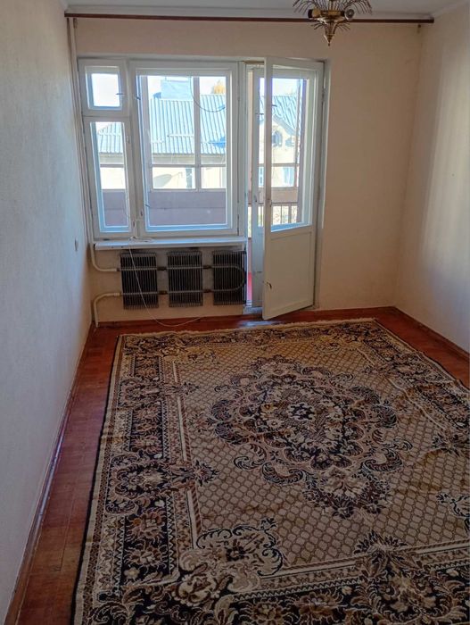 Продам 2-кімнатну квартиру .