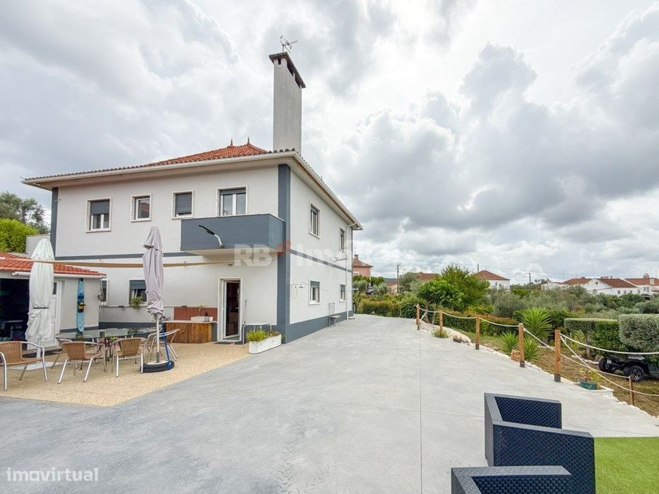 Moradia T4 Remodelada com Vista para Castelo de Bode