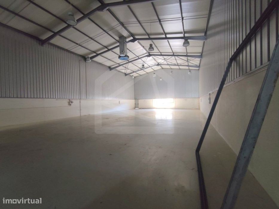 Armazém Industrial em São João da Madeira