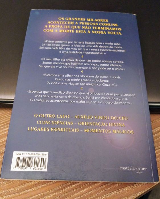 Livro "Alguém no Céu gosta de Si"