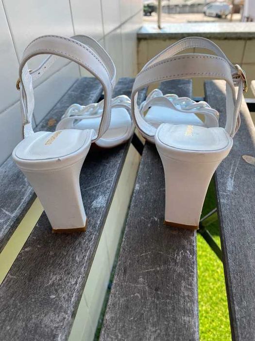 Sandália branca Stradamia