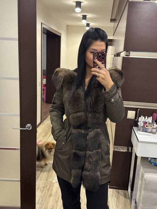 Продам парку с натуральным мехом
